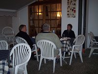 Restaurant Paradise. Vi sidder udenfor, s kan vi bde spise og ryge