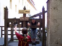 Rothenburg ob der Tauber -  Kennie og Louise med ryggen til