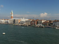 Sejler gennem Venedig