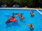 I swimmingpoolen p Karda Beach camping for sidste gang
