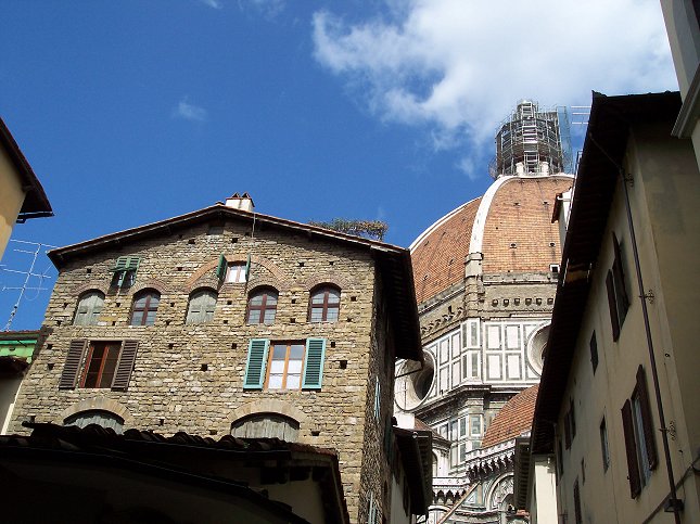 Bag Domkirken i Firenze