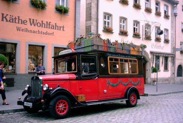 Kthe Wohlfahrts juleforretning i Rothenburg ob der Tauber. Klik p bilens dr for at komme ind p forretningens hjemmeside.