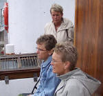 Johns 3 sstre; Susanne, Karin og Rita kort fr det sidste farvel til John - 13. juni 2007